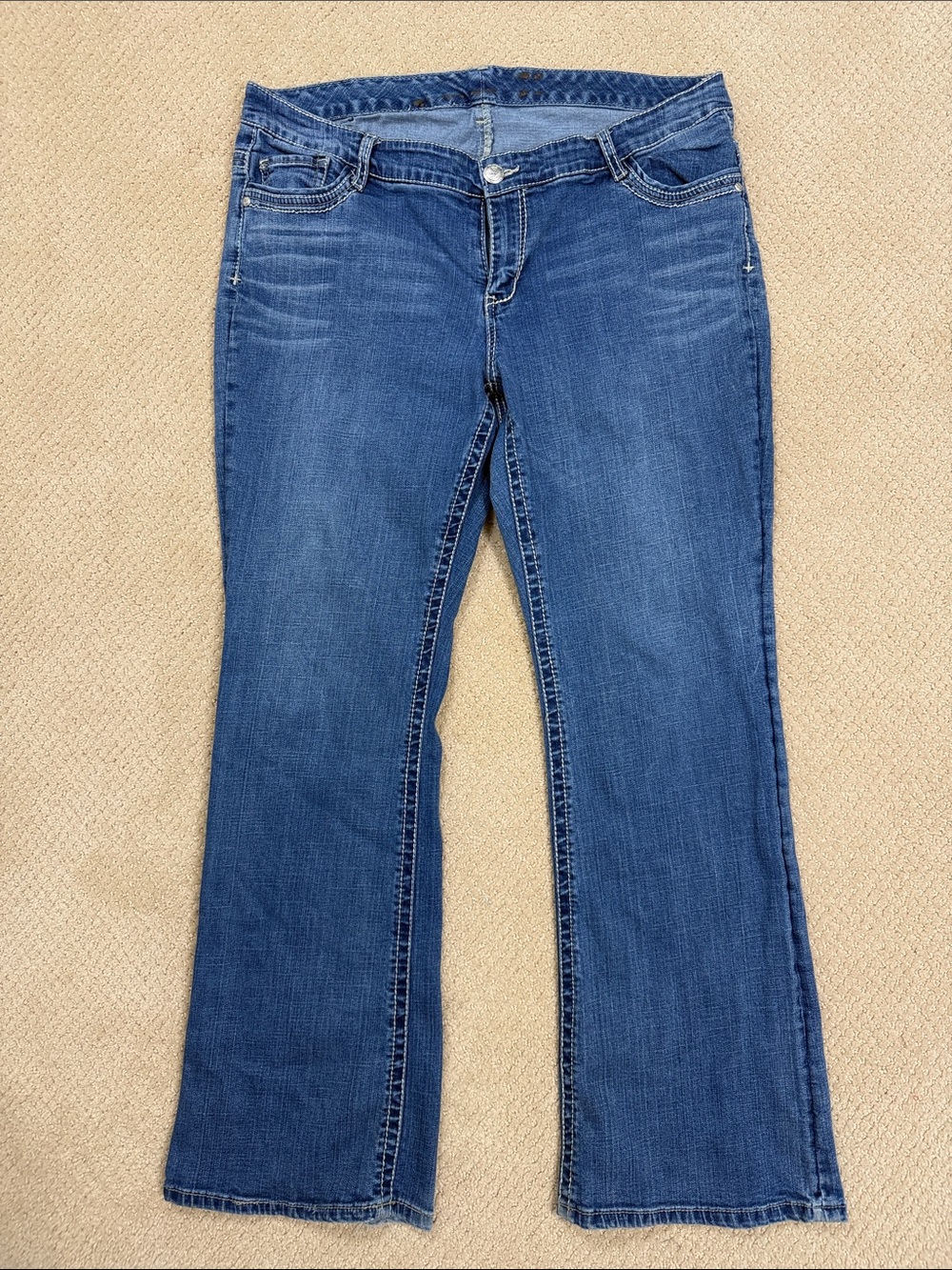Seven7 Embroidered Pocket Bootcut Jeans Medium Wash Mid Rise